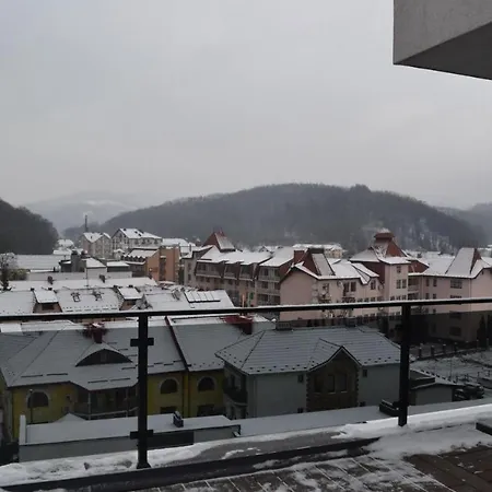 Penthouse Village 公寓